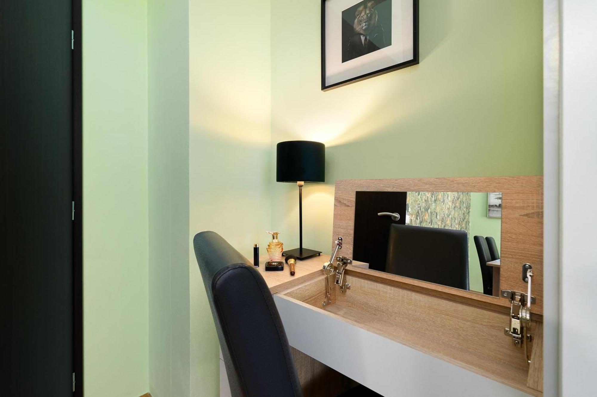Oasis Apartments At Charles Square Praag Buitenkant foto