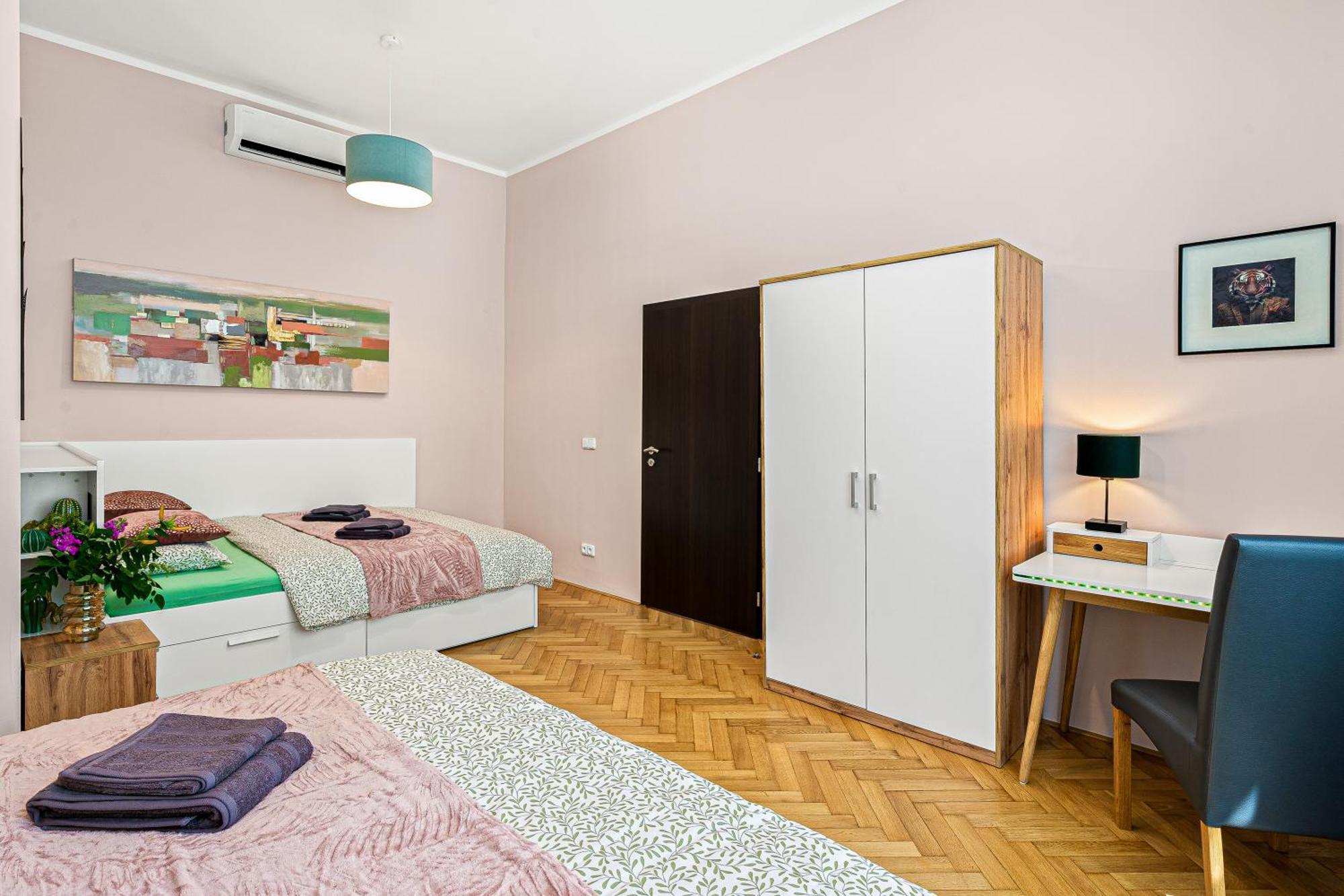 Oasis Apartments At Charles Square Praag Buitenkant foto