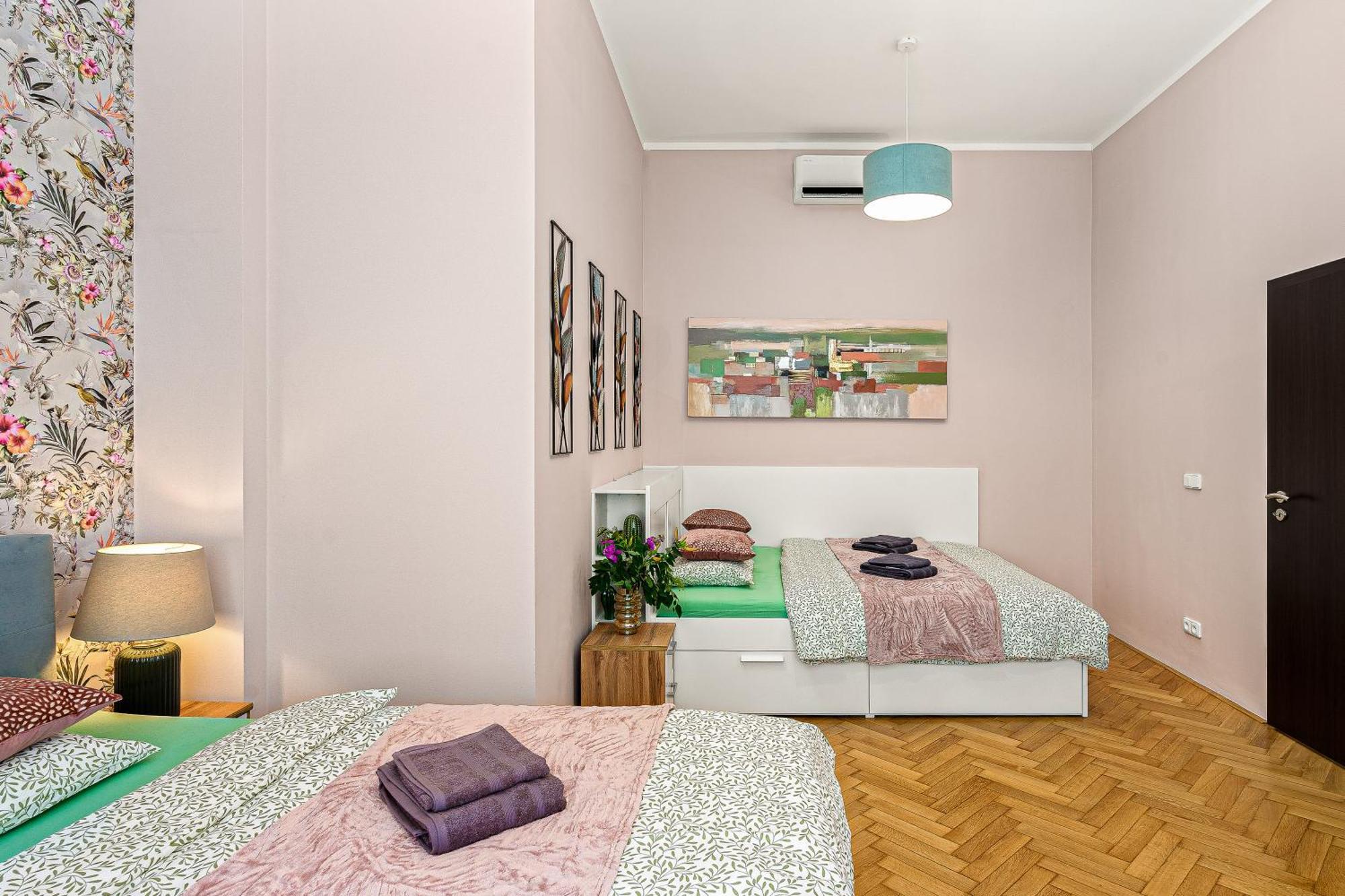 Oasis Apartments At Charles Square Praag Buitenkant foto